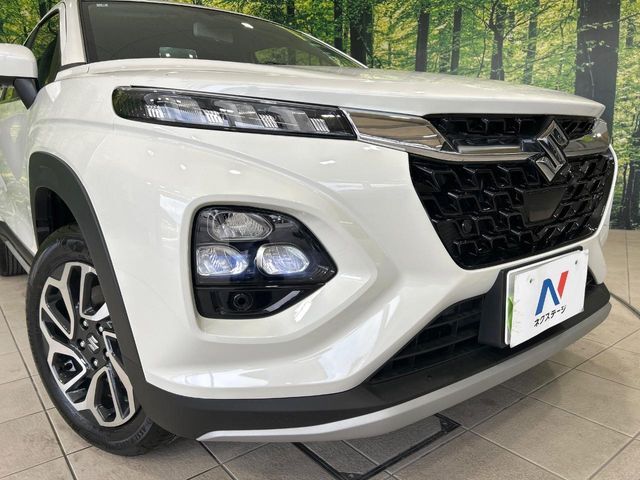【LEDヘッドライト】悪天候や夜間走行時も良好な視界を確保し安心して運転できる高輝度LEDヘッドライトを装備！点灯速度が早く、消費電力も抑えられています。