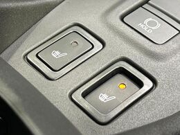 【シートヒーター】寒い日に重宝するシートヒーター！エアコンより早く温まってくれるので寒がりの人も安心ですね♪エアコンの温風は乾燥するから苦手、という方にもをおすすめです。