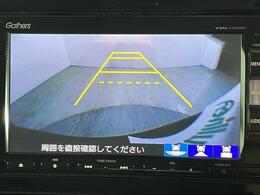 【バックモニター】後ろのカメラの映像をモニターに映し出すことができます！後方の見えない死角や、障害物との距離感をしっかり確認することができます！駐車が苦手な方におすすめです。