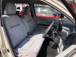 運転席・助手席です