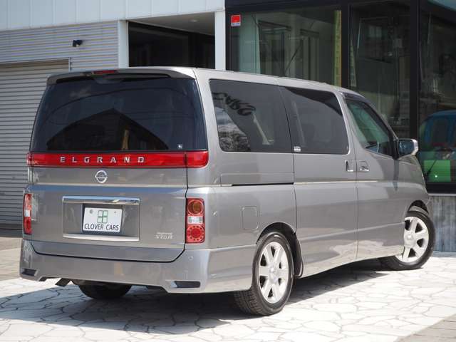 女性にも安心してお乗りいただけるよう、車内の清掃には特にこだわり、メーカー販売時の状態に近づける為に妥協は致しません！！