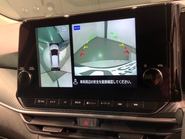 全方位モニターがついています！　車の周囲を360°安全確認できるので、普段の駐車はもちろんの事、縦列駐車や幅寄せの際にも活躍してくれますよ。