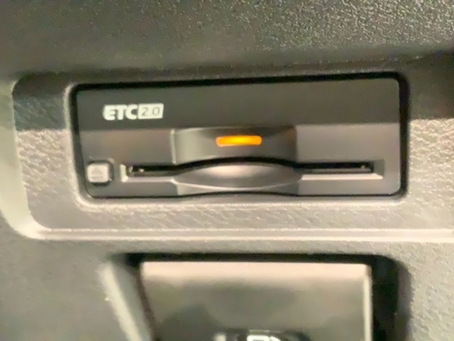 いまや快適なカーライフに欠かせないETCが付いています。
