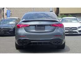 先代の「メルセデス・ベンツCクラス」においてもラインナップされていた高性能モデル「AMG　C43　4MATIC」。新型は、かつてのV6モデルから排気量をダウンサイジングした直4ターボモデルとして登場