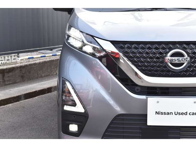 ★LEDのヘッドライト・フォグランプ装備♪ハイビームアシスト付き