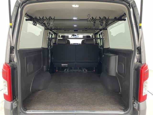 【トランク】積み込みやすくて、たっぷり積める荷室です。シートアレンジできるものは、乗車人数と荷物の量や大きさによってシートを動かすことができるので、より快適なドライブが可能です！