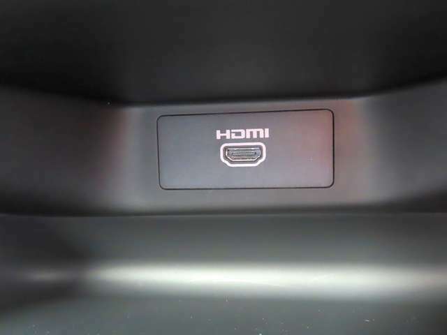 HDMI端子も付いていますので、スマホの画面をナビに映し出すことが可能です。