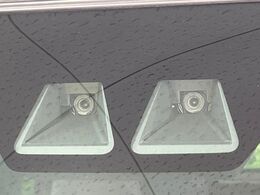 【スマートアシスト】走行中に前方の車両等を認識し、衝突しそうな時は警報とブレーキで衝突回避と被害軽減をアシスト。より安全にドライブをお楽しみいただけます。