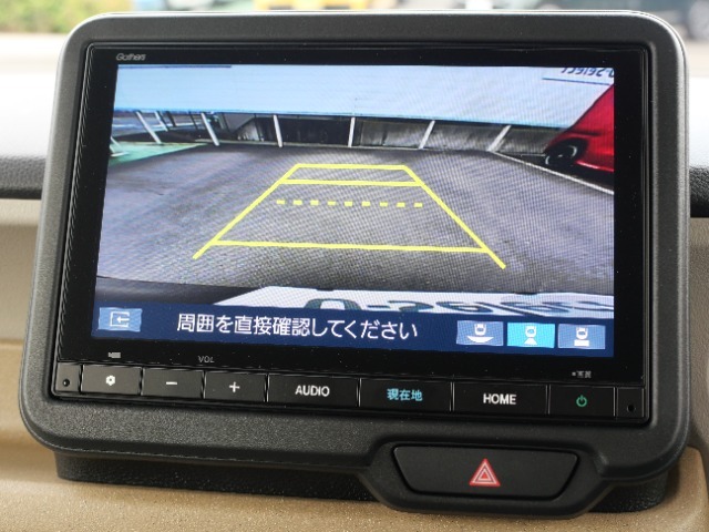 初心者の方や運転に自信のない方でも安心して車庫入れができるリバース連動リアカメラが装着されています。狭い駐車場はもちろん、雨の日や夜間でもストレスなく運転していただけますよ。