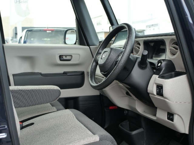 運転席周りの写真です。