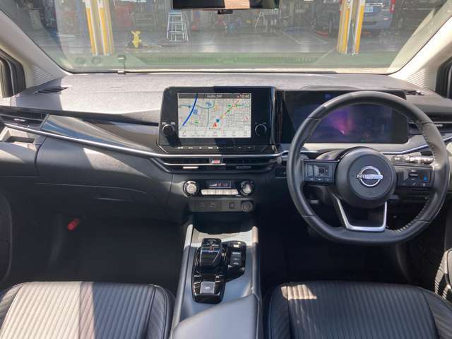 運転席から各種ボタンの操作がしやすいように設計されたデザイン