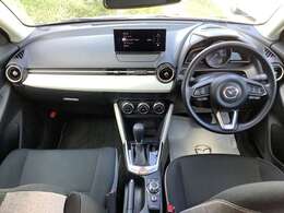 ドライビングのし易さを追求したコックピットは質感も高い