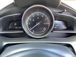 メーター内には、外気温・平均車速・平均燃費・瞬間燃費・走行可能距離が表示できる機能があります！