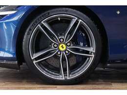 純正オプションの鍛造20インチダイヤモンドホイール装備！！