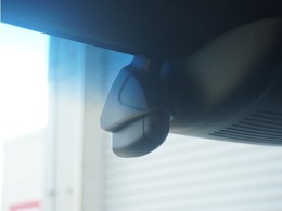 ◆ドライブレコーダー◆映像・音声などを記録する自動車用の装置です。　もしもの事故の際の記録はもちろん、旅行の際の思い出としてドライブの映像を楽しむことができます。