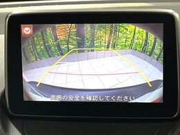 【バックカメラ】駐車時に後方がリアルタイム映像で確認できます。大型商業施設や立体駐車場での駐車時や、夜間のバック時に大活躍！運転スキルに関わらず、今や必須となった装備のひとつです！