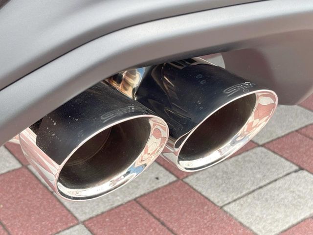 【STIパフォーマンスマフラー】STI独自のチューニングにより重量も標準車比約1.8キロの軽量、上質で心地よいサウンドをお楽しみください♪