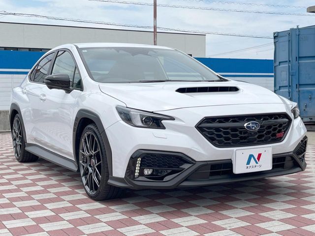 大好評のボディコーティング「弾スプラッシュコート」もご納車までに施工可能。通常のガラスコートと異なる、耐久年数6年の無機質ガラスコーティングが、ボディをキレイな状態に保ってくれます。