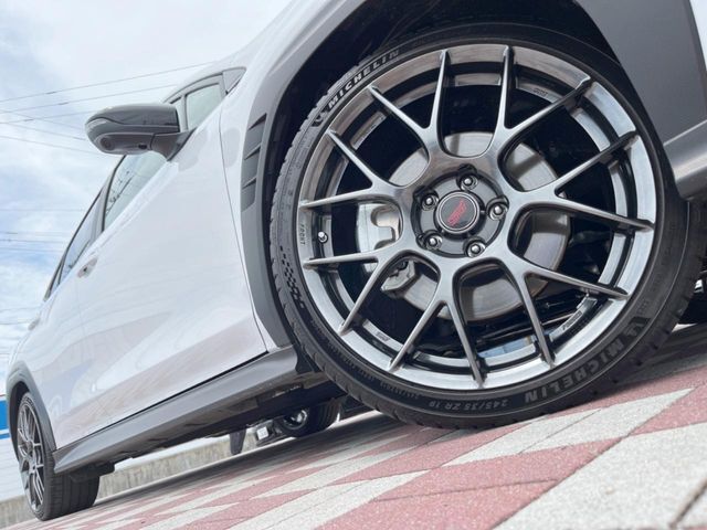 【純正BBS製19インチアルミホイール】鍛造で軽量・高硬度のアルミホイールは、ハンドリング・加速など、走りの質を向上しグレード専用デザインです♪
