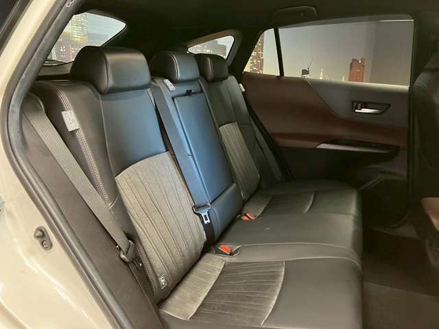 運転席も広々としており運転しやすい環境を実現しています☆室内クリーニングも実施済みです。