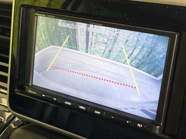 【バックカメラ】駐車時に後方がリアルタイム映像で確認できます。大型商業施設や立体駐車場での駐車時や、夜間のバック時に大活躍！運転スキルに関わらず、今や必須となった装備のひとつです！