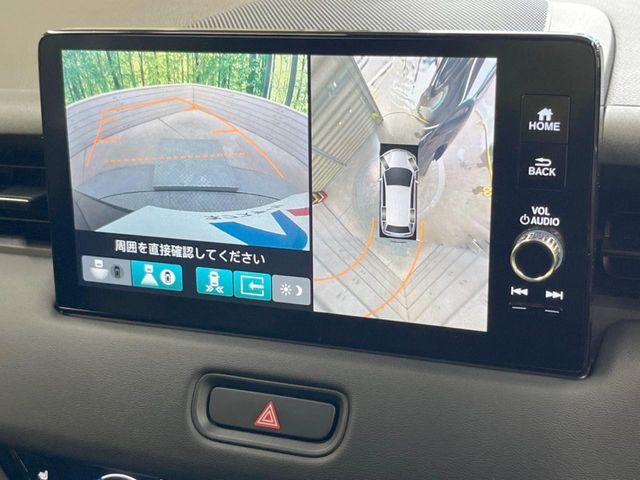 【マルチビューカメラシステム】専用のカメラにより、上から見下ろしたような視点で360度クルマの周囲を確認することができます☆死角部分も確認しやすく、狭い場所での切り返しや駐車もスムーズに行えます。