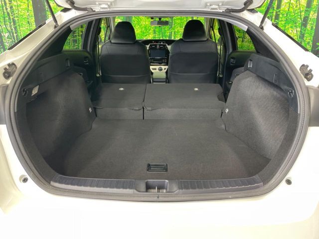 普段のお買い物や通勤、送迎等に十分な荷室スペースを確保しております。セカンドシートを倒すと、大きな荷物の積載も可能です♪