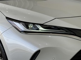 LEDヘッドライトです。デザイン性がよくとても明るいので、夜間の走行や悪天候でも安心です。しかも長寿命！