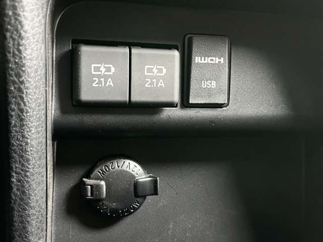 各種充電ポートが装備されおりますので社外品を購入することなくご利用いただけます！