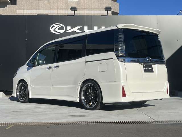 追加カスタムのご依頼も大歓迎でございます！自社製品から社外製品まで、幅広く取扱いしております！気になる商品、理想の車のイメージがありましたら何でもご相談ください！