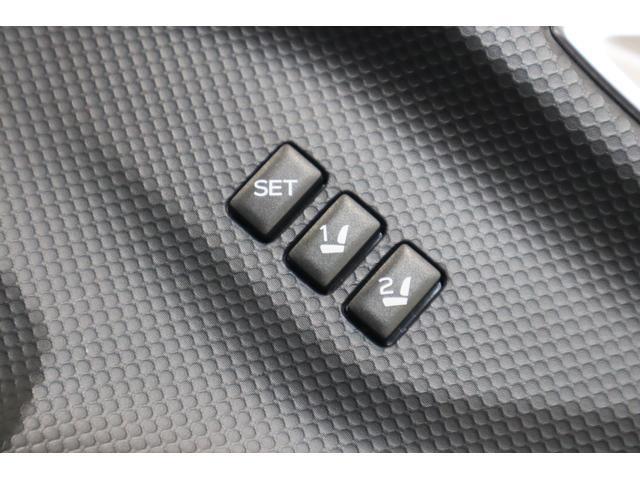運転席にはシートポジションを記憶させることが出来るメモリー機能付き！不意に動かせれても安心ですね。