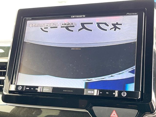 【バックカメラ】駐車時に後方がリアルタイム映像で確認できます。大型商業施設や立体駐車場での駐車時や、夜間のバック時に大活躍！運転スキルに関わらず、今や必須となった装備のひとつです！