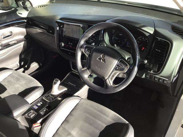 静岡インター道沿いの店舗になります。常時10台以上を展示しております、三菱車以外のお車もお取り扱いがあります。是非お気軽にお越しください。