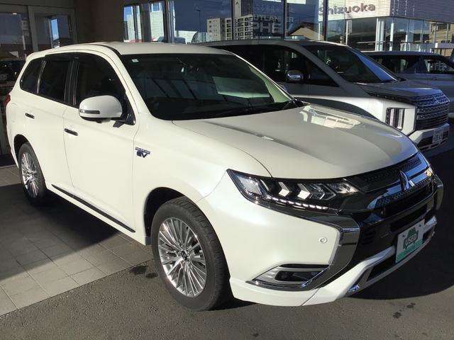 静岡インター道理沿いに中古車展示場を完備。