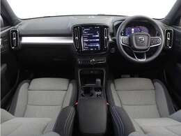 Google搭載/ETC2.0/360度カメラのフルセット搭載。9インチ・タッチスクリーン式センターディスプレイと、モード選択式の12.3インチデジタル液晶ドライバー・ディスプレイを装備。