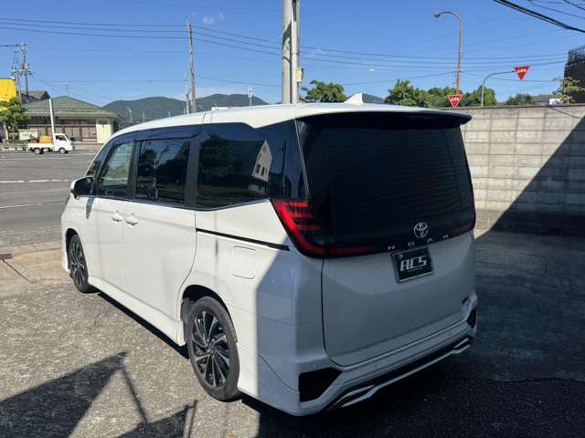 タイヤチェンジャー　バランサー完備　　タイヤ全メーカー低価格にてご提案致しております。　購入時や車検時にはお得なご提案好評です。ビシャモン　スップオンのリフト　20インチも楽々交換できます。