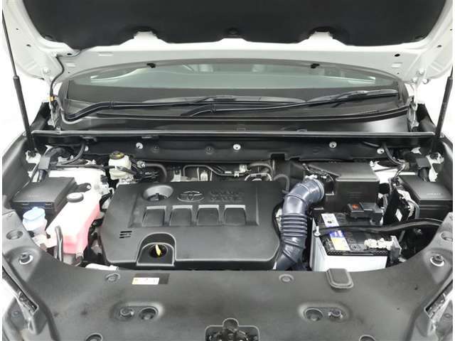 エンジンルームもクリーニング済みです。きれいにしているとトラブルの早期発見が出来ますね！