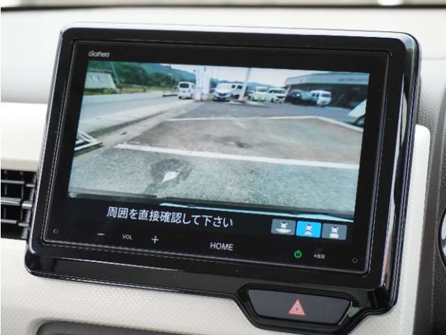 【バックカメラ】駐車が苦手な方でも安心してお乗りいただけます。リバース連動で画面が切り替わるのでとっても便利です。
