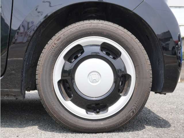 【ホイールキャップ】車に良く似合う純正ホイールキャップが装備されています。ノーマルタイヤ、スタッドレスタイヤもホンダカーズ総社にお任せください。