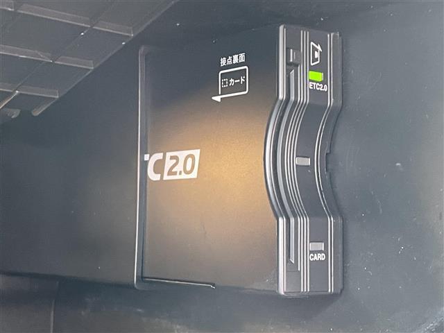 【ETC】有料道路を利用する際に料金所で停止することなく通過できる、ETC車載器（ノンストップ自動料金収受システム機器）が装備されています。セットアップを行うことで利用可能になります。