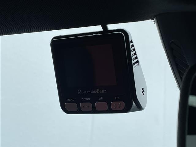 【ドライブレコーダー】映像・音声などの運転中の記録を残します。事故などを起こした起こされた時の証拠になりえますので、もしも時でも安心ですね。