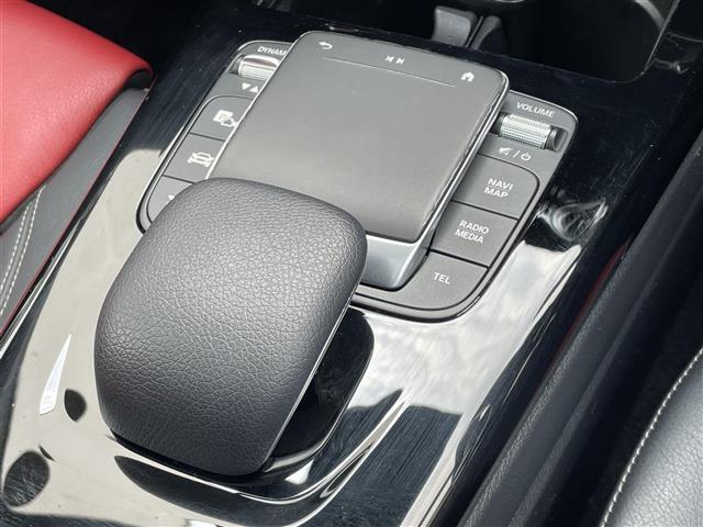 【運転席操作部】『運転席周辺の装備』の画像になります。快適なドライブを楽しむための機能が装備されています！運転席から触れるので使いやすいです！