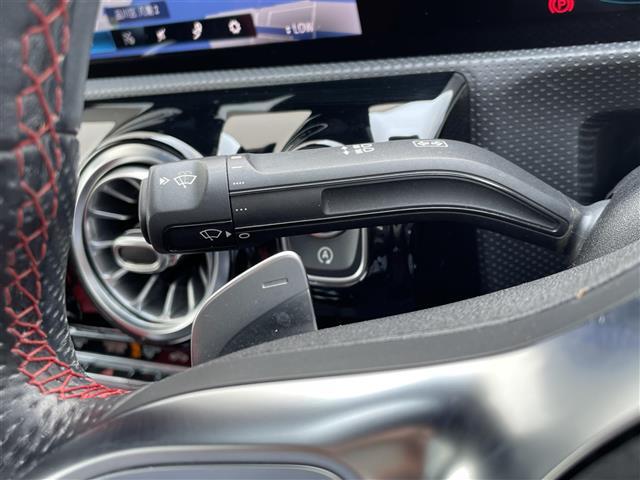【運転席操作部】『運転席周辺の装備』の画像になります。快適なドライブを楽しむための機能が装備されています！運転席から触れるので使いやすいです！