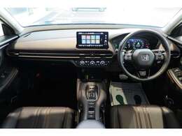 シートのステッチがオシャレなインテリア。レザーの質感もバッチグーです！