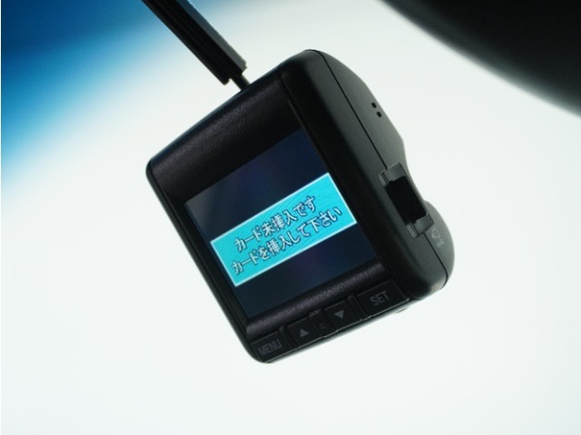 ◆ドライブレコーダー◆映像・音声などを記録する自動車用の装置です。　もしもの事故の際の記録はもちろん、旅行の際の思い出としてドライブの映像を楽しむことができます。