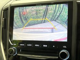 【バックカメラ】駐車時に後方がリアルタイム映像で確認できます。大型商業施設や立体駐車場での駐車時や、夜間のバック時に大活躍！運転スキルに関わらず、今や必須となった装備のひとつです！