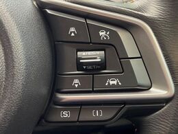 【全車速追従機能付クルーズコントロール】高速道路での長距離走行が楽に！！自動で速度を保つクルーズコントロールが、衝突軽減システムと連携し、前方の車両を感知して車間を保つように速度調節してくれます！！