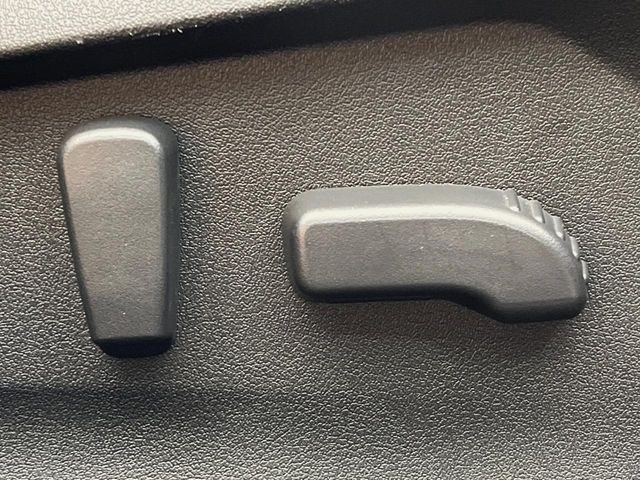 【パワーシート】スイッチ一つで簡単にシートの微調整が可能！電動だから力もいりません！快適なシートポジションにセットして、快適なドライブをお楽しみください。