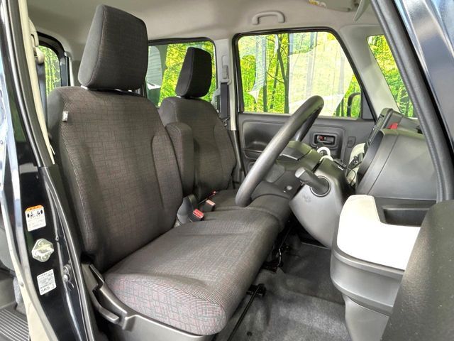 運転席シート廻りは使用感も少なく、良好な状態となっています。丁寧に使われていたことがよくわかりますね。
