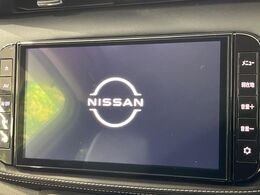 【純正9型ナビ】人気の大型9インチナビを装備。存在感のある大画面はインパクト大！ナビ利用時のマップ表示は見やすく、テレビやDVDは臨場感がアップ！いつものドライブがグッと楽しくなります♪